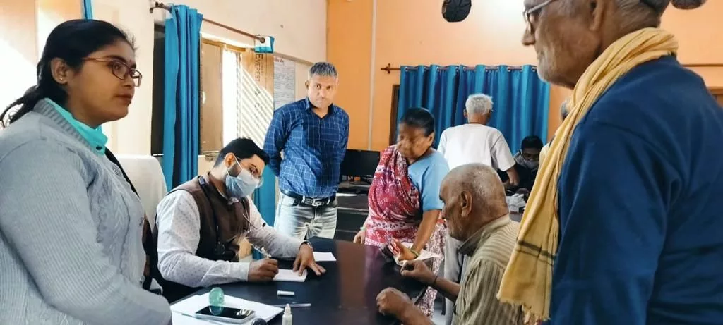 वृद्धा आश्रम के 62 बुजुर्गों का शिविर के माध्यम से हुआ स्वास्थ्य परीक्षण | New India Times