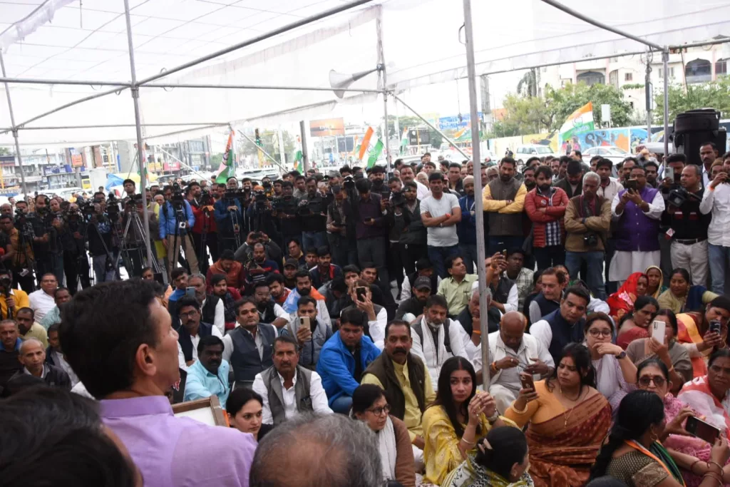 केंद्र की भाजपा सरकार द्वारा लोकसभा/राज्यसभा के 142 सांसदों के निलंबन के विरोध में कांग्रेस ने प्रदेश भर में किया धरना-प्रदर्शन 4 केंद्र की भाजपा सरकार द्वारा लोकसभा/राज्यसभा के 142 सांसदों के निलंबन के विरोध में कांग्रेस ने प्रदेश भर में किया धरना-प्रदर्शन | New India Times