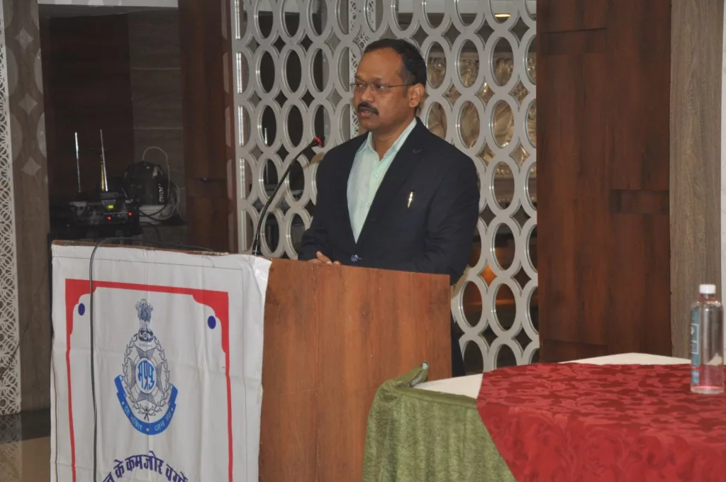 पुलिस को थाने में आने वाले प्रत्येक फरियादी के लिये संवेदनशील होना चाहिए: डीआईजी चम्बल रेंज 2 पुलिस को थाने में आने वाले प्रत्येक फरियादी के लिये संवेदनशील होना चाहिए: डीआईजी चम्बल रेंज | New India Times