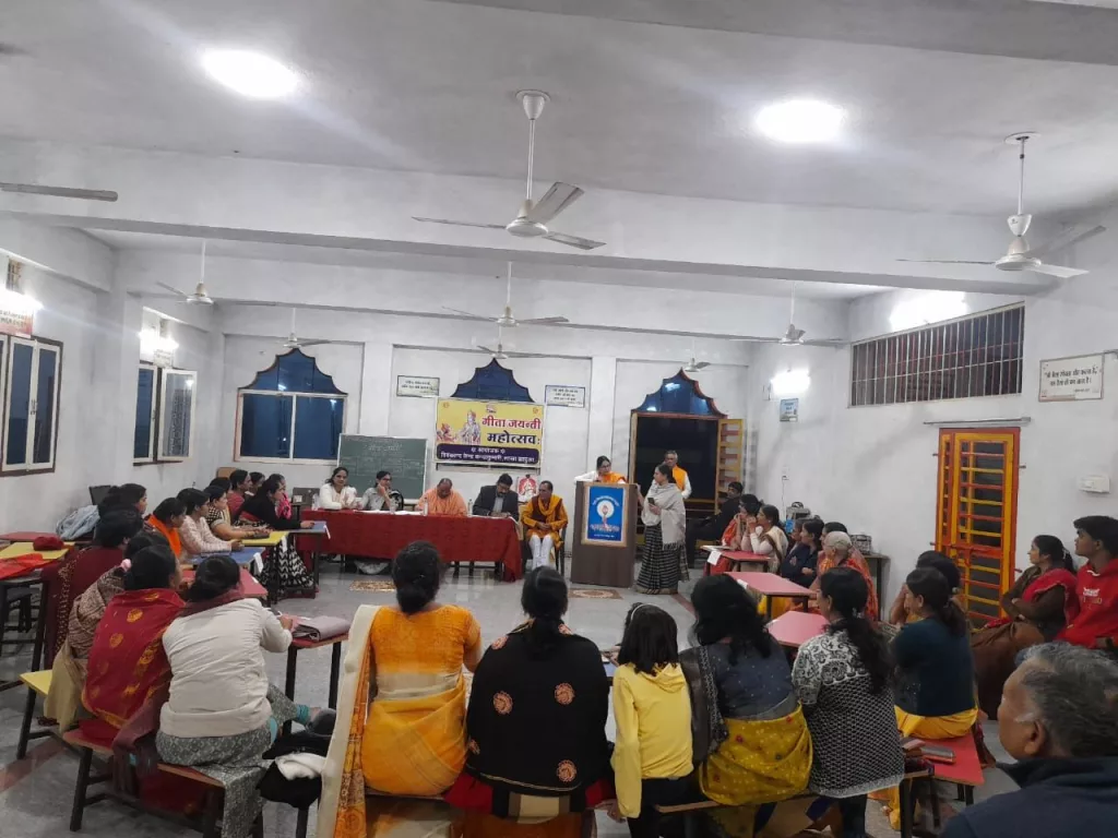 झाबुआ गायत्री मंदिर बसंत कॉलोनी में गीता जयंती पर हुआ भव्य आयोजन 2 झाबुआ गायत्री मंदिर बसंत कॉलोनी में गीता जयंती पर हुआ भव्य आयोजन | New India Times