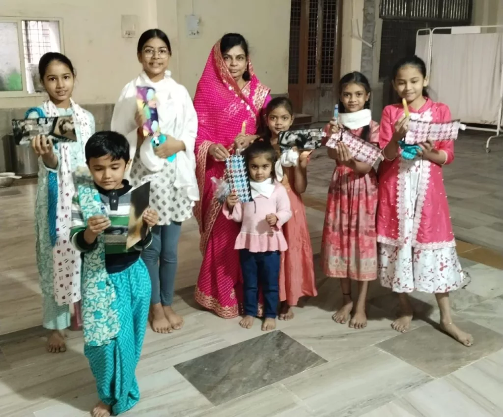 जीवदया से जुड़े बच्चों को किया गया पुरुस्कृत 2 जीवदया से जुड़े बच्चों को किया गया पुरुस्कृत | New India Times