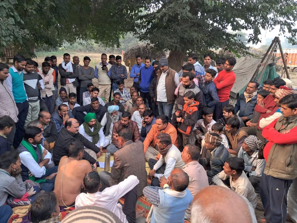 गन्ना किसान ने पेट्रोल डालकर आत्महत्या करने का किया प्रयास 2 गन्ना किसान ने पेट्रोल डालकर आत्महत्या करने का किया प्रयास | New India Times