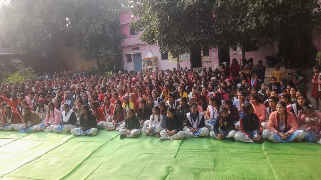 शासकीय कन्या उमावि में विदाई समारोह संपन्न, शिक्षका राजकुमारी शर्मा हुईं सेवानिवृत्त | New India Times