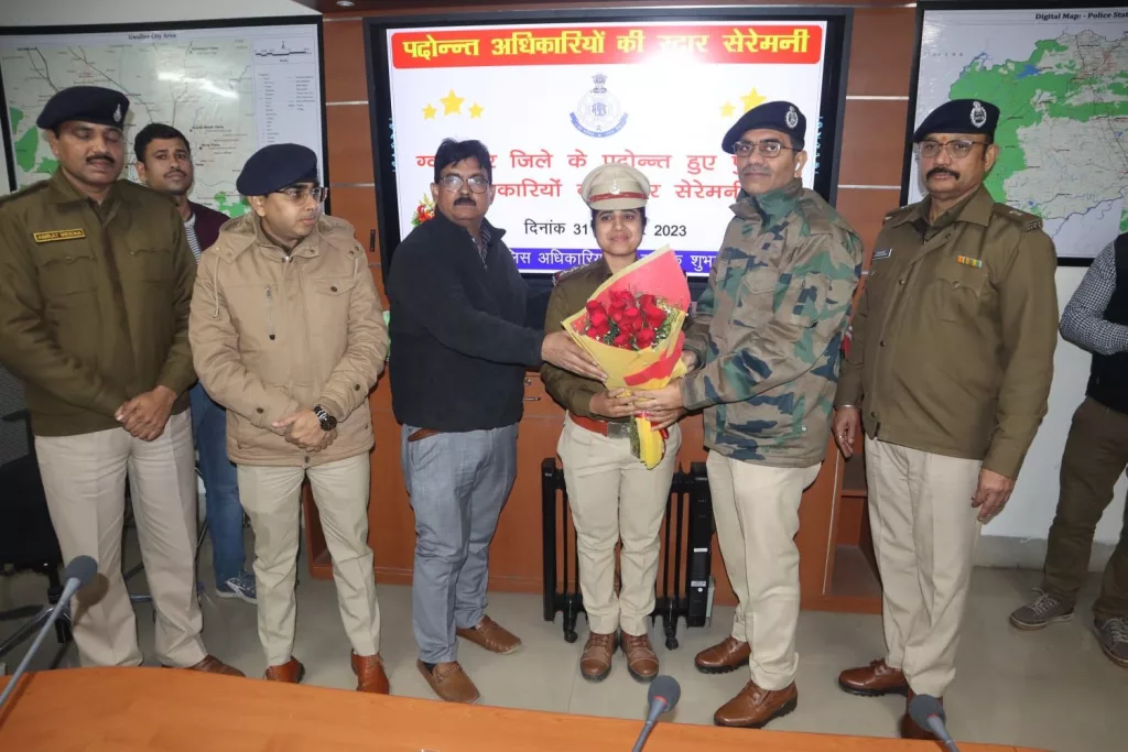 पदोन्नत हुए ग्वालियर जिले के सूबेदार एवं उप निरीक्षकों के लिए पुलिस कन्ट्रोल रूम ग्वालियर में आयोजित हुई स्टार सेरेमनी | New India Times