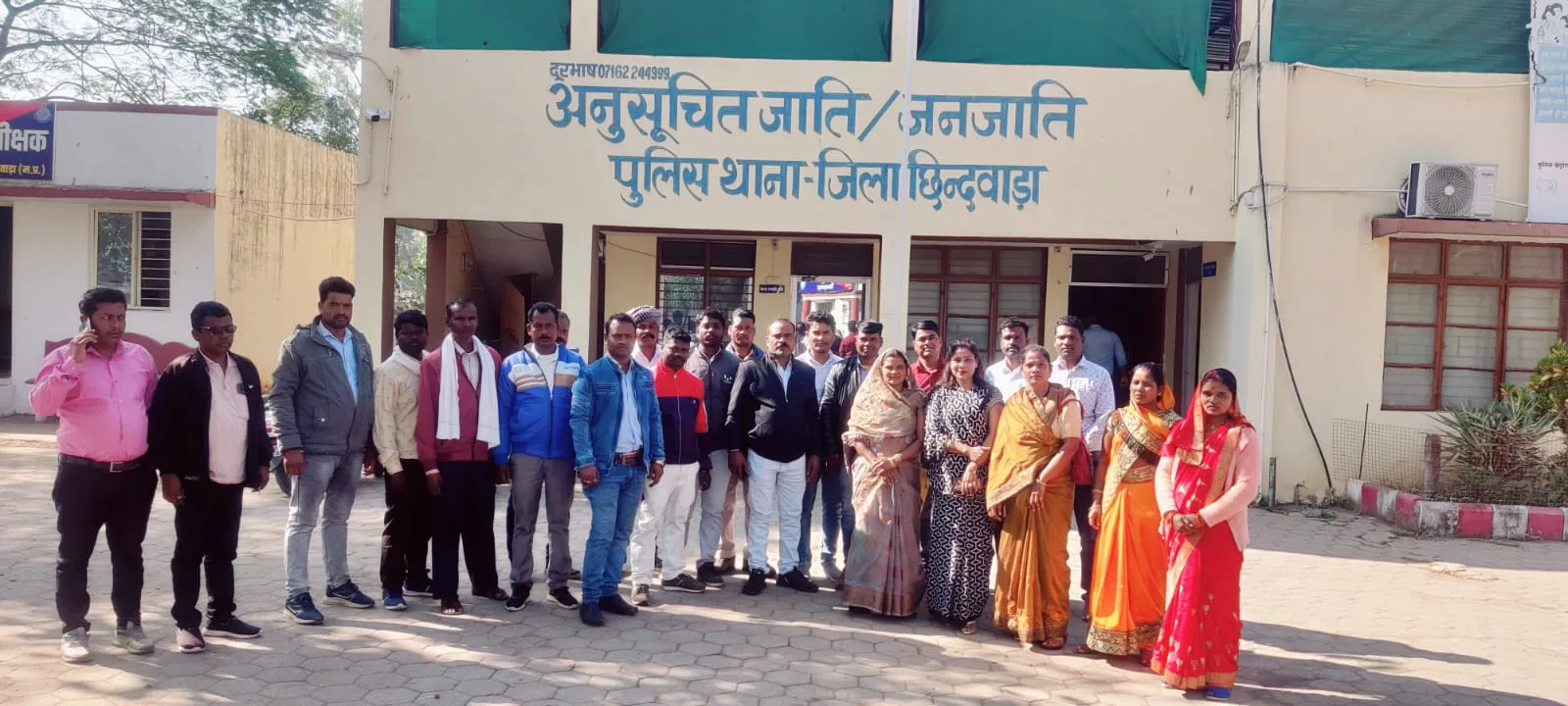 पंचायत के खिलाफ फर्जी सीएम हेल्पलाइन में शिकायत कर पैसा ऐंठने वाले फर्ज़ी पत्रकारों पर नामजद शिकायत करने पहुंचे म.प्र सरपंच संगठन के पदाधिकारी | New India Times