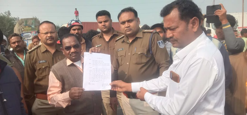 हिट एन्ड रन मामले में नये कानून के विरोध में ड्रायवर संघ ने एनएच 44 पर लगाया जाम | New India Times