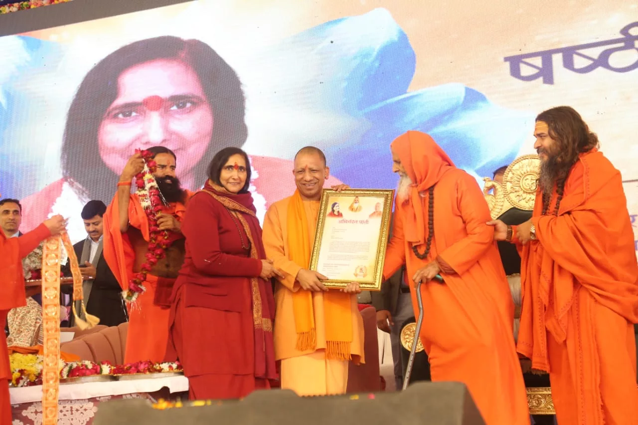 रक्षा मंत्री श्री राजनाथ सिंह एवं मुख्यमंत्री श्री योगी आदित्यनाथ ने वात्सल्य ग्राम वृन्दावन में नवनिर्मित संविद् गुरूकुलम् बालिका सैनिक विद्यालय का फीता काटकर किया उद्घाटन | New India Times