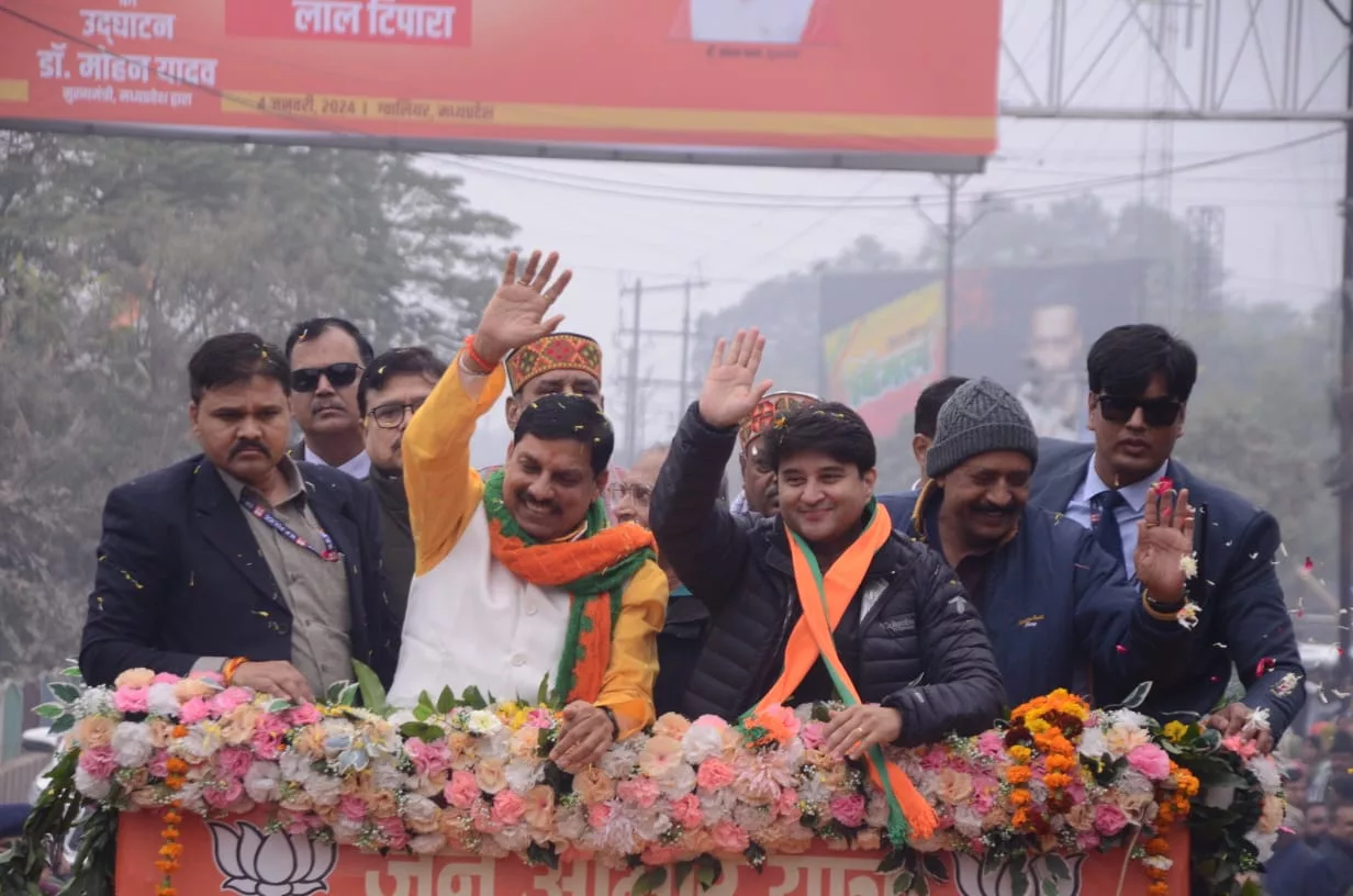 ऐतिहासिक नगरी एवं संगीतधानी ग्वालियर में मुख्यमंत्री डॉ मोहन यादव खुले वाहन पर सवार होकर जनता का आभार जताने निकले | New India Times