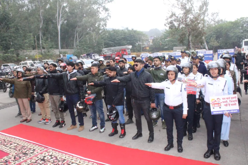 आमजन को सड़क सुरक्षा एवं यातायात संबंधी जागरूकता के उद्देश्य से नगरीय यातायात पुलिस भोपाल द्वारा चलाया जा रहा है यातायात जागरूकता अभियान | New India Times