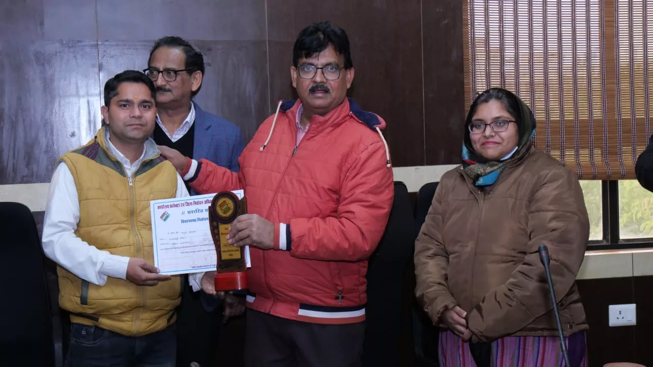 विधानसभा आम चुनाव में उत्कृष्ट योगदान देने वाले 78 शासकीय सेवक सम्मानित | New India Times