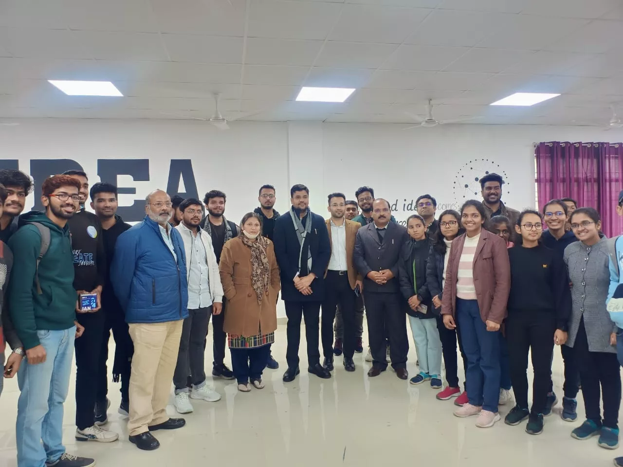 बिजनेस मॉडल मज़बूत करो: डीएम | New India Times