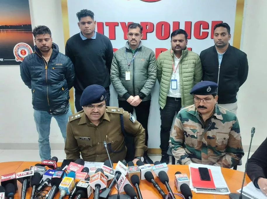 आईसीआईसीआई बैंक में नकली सोना गिरवी रख 4 करोड़ 63 लाख रूपये की धोखाधड़ी करने वाले चार बैंक अधिकारियों, तीन सुनारों सहित सत्रह आरोपियों के खिलाफ क्राईम ब्रांच में दर्ज हुई है एफआईआर, चार आरोपी गिरफ्तार | New India Times