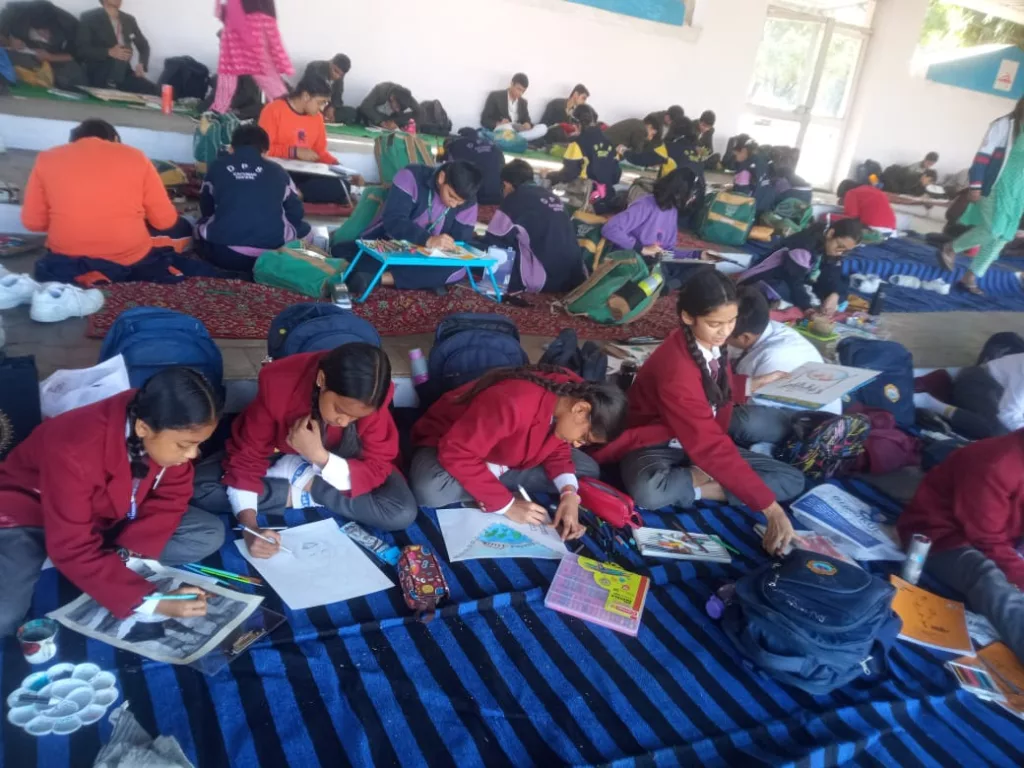 सड़क सुरक्षा एवं यातायात संबंधी जागरूकता के उद्देश्य से किया गया चित्रकला प्रतियोगिता का आयोजन 3 सड़क सुरक्षा एवं यातायात संबंधी जागरूकता के उद्देश्य से किया गया चित्रकला प्रतियोगिता का आयोजन | New India Times