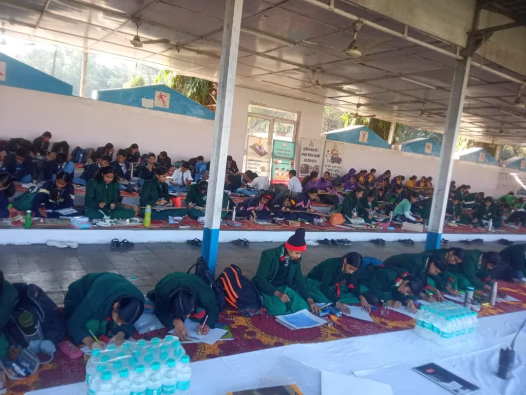 सड़क सुरक्षा एवं यातायात संबंधी जागरूकता के उद्देश्य से किया गया चित्रकला प्रतियोगिता का आयोजन 2 सड़क सुरक्षा एवं यातायात संबंधी जागरूकता के उद्देश्य से किया गया चित्रकला प्रतियोगिता का आयोजन | New India Times