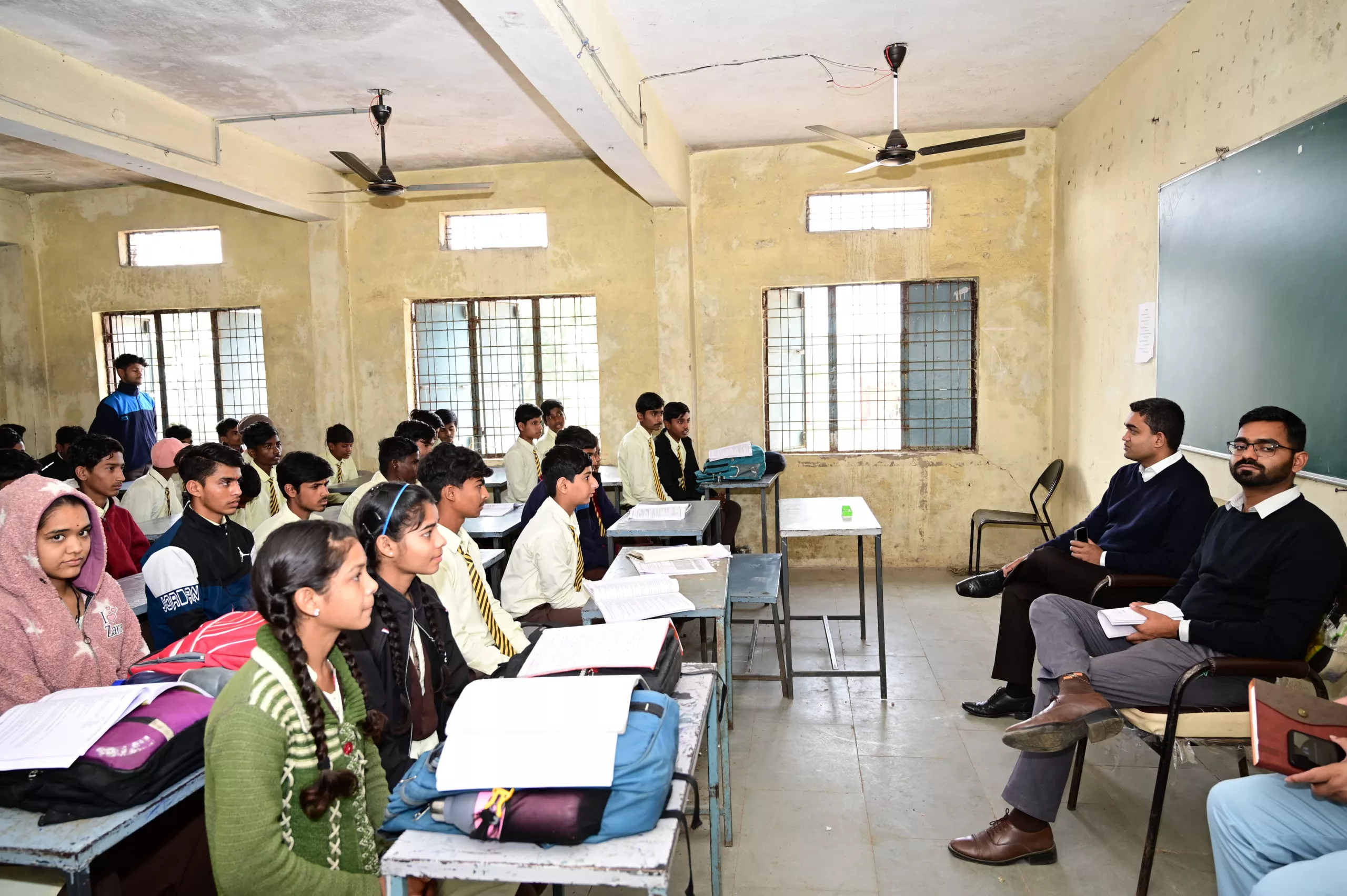 कलेक्टर प्रियंक मिश्रा बोर्ड परीक्षा को लेकर सरदारपुर सीएम राइज स्कूल पहुंचे | New India Times