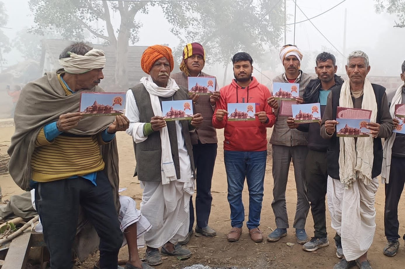 राम मंदिर अयोध्या में पूजित पीले चावलों को घर-घर जाकर निमंत्रण देने का चलाया जा रहा है अभियान | New India Times