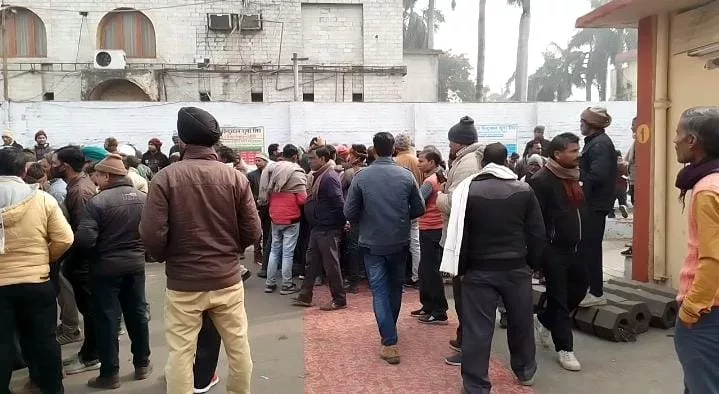 गोला बजाज शुगर मिल से मज़दूर हुआ लापता | New India Times