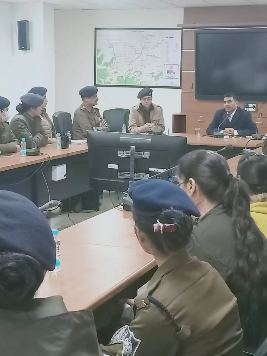 महिला आरक्षकों के लिये सीसीटीएनएस की प्रशिक्षण कार्यशाला में एसपी ग्वालियर ने महिला आरक्षकों की समस्याओं को सुना और उन्हें पुलिसिंग की बारीकियों से कराया अवगत | New India Times