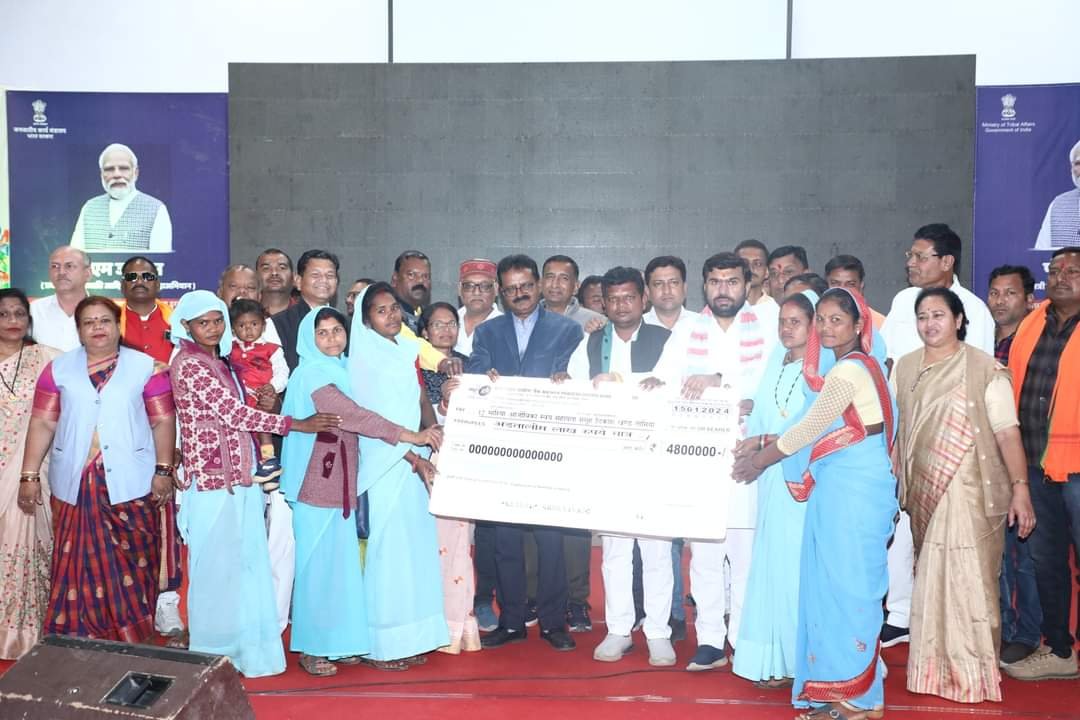 प्रधानमंत्री मोदी जी ने किया पीएम जनमन के लाभार्थियों से संवाद, पीएम जनमन मिशन के भारिया हितग्राहियों को आवास योजना की पहली किश्त जारी, कलेक्टर हुए शामिल | New India Times