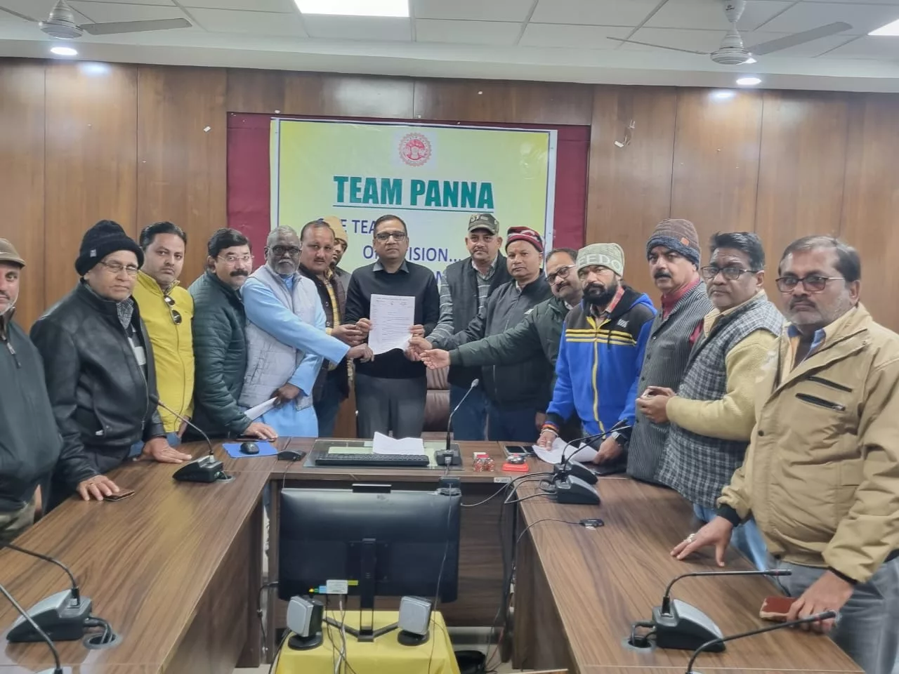 अधिमान्य पत्रकार संघ के प्रतिनिधिमंडल ने कलेक्टर से की मुलाकात | New India Times