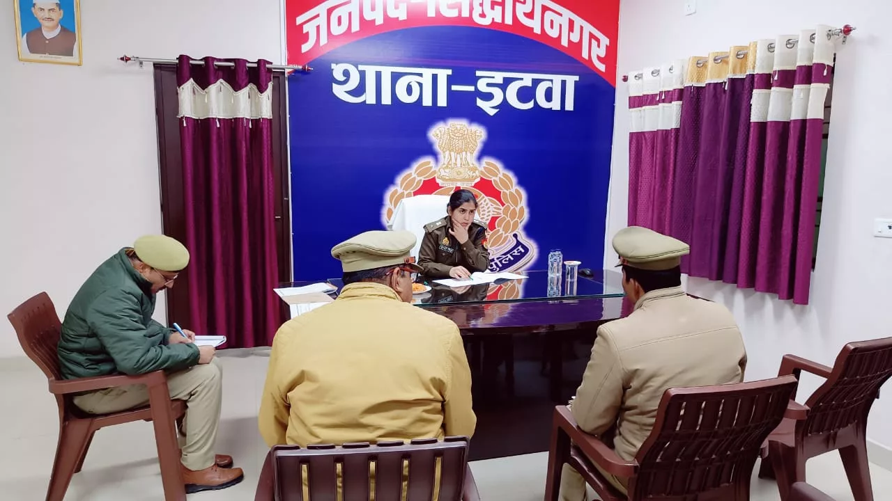 पुलिस अधीक्षक द्वारा थाना इटवा सर्किल के थानों में दर्ज प्रकरणों को लेकर किया गया समीक्षा बैठक | New India Times