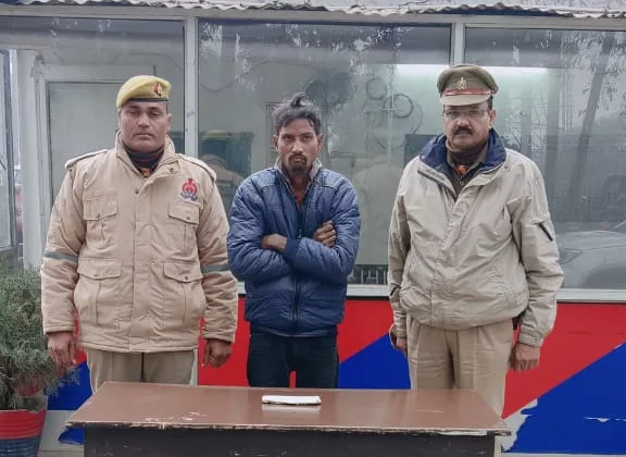 पत्नी को चाकू मारने वाले आरोपी पति को पुलिस ने किया गिरफ्तार | New India Times