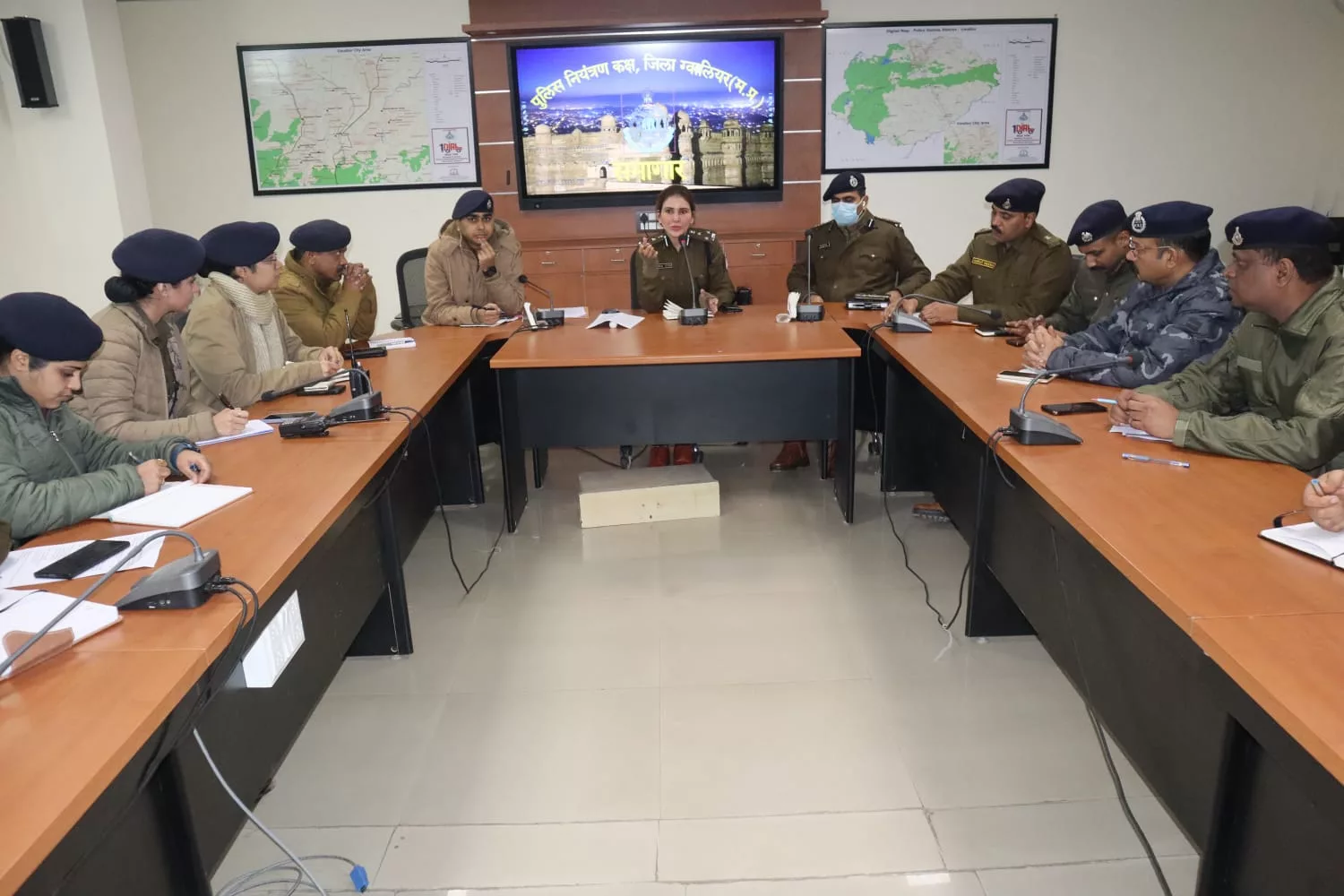 सभी थाना प्रभारी अवैध शराब व भूमाफिया के खिलाफ जीरो टॉलरेंस नीति के तहत करें कार्यवाही: डीआईजी ग्वालियर | New India Times