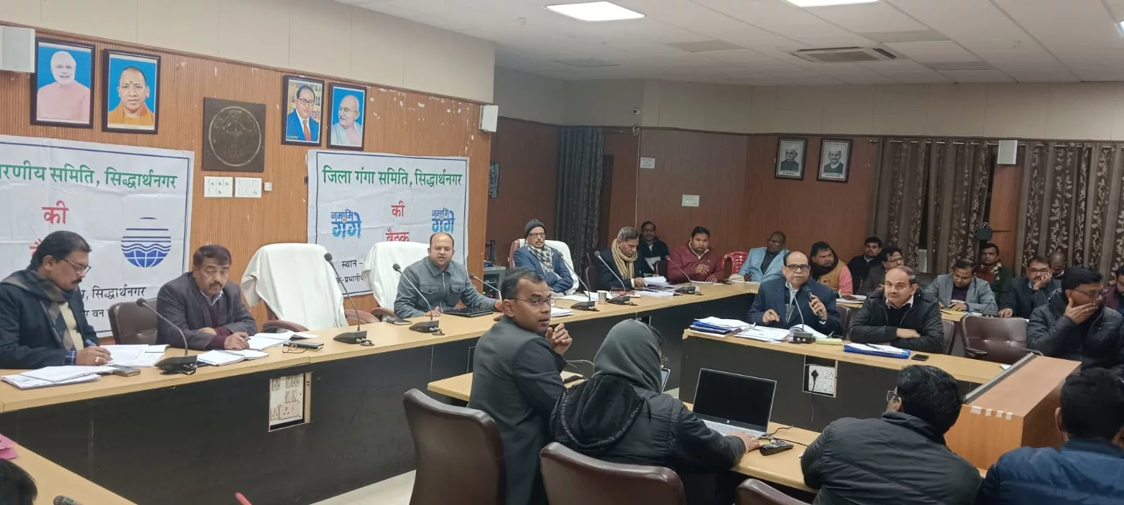 कलेक्ट्रेट सभागार में जिलाधिकारी श्री पवन अग्रवाल की अध्यक्षता एवं अपर जिलाधिकारी (वि0/रा0) श्री उमाशंकर की उपस्थिति में बैठक हुई सम्पन्न | New India Times