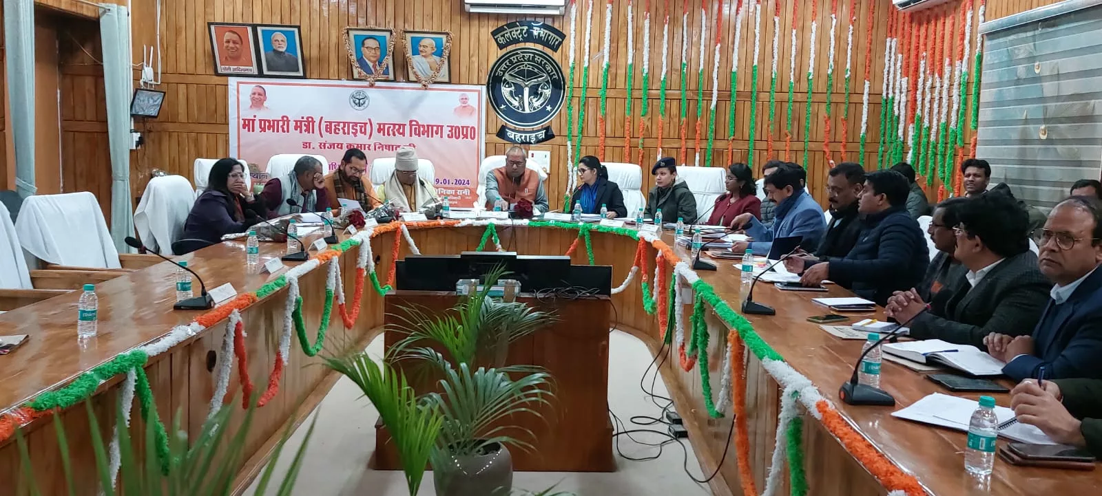 प्रभारी मंत्री ने जिले के अधिकारियों के साथ की समीक्षा बैठक | New India Times