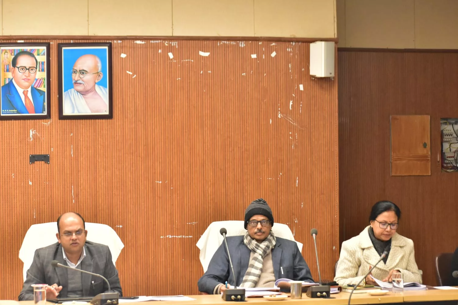 जिलाधिकारी श्री पवन अग्रवाल की अध्यक्षता एवं अपर जिलाधिकारी (वि0/रा0) उमाशंकर की उपस्थिति में मुख्यमंत्री डैश बोर्ड (राजस्व कार्यों) की समीक्षा बैठक कलेक्ट्रेट सभागार में हुआ सम्पन्न | New India Times