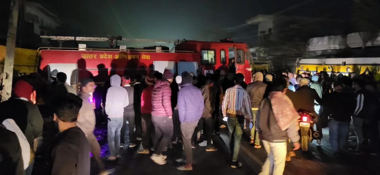 कबाड़ के गोदाम में लगी भीषण आग, गोदाम का माल जलकर खाक | New India Times