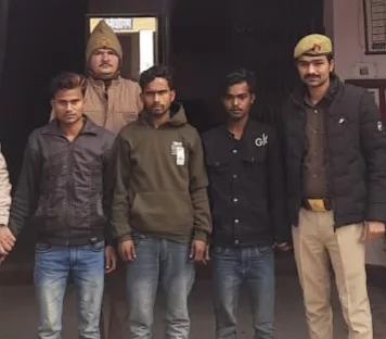 मस्ज़िद का झंडा उतार कर भगवा झंडा लगाने वाले तीन युवक गिरफ्तार, एक फरार | New India Times