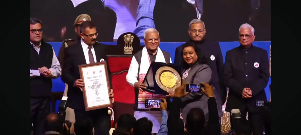 राज्यपाल द्वारा मुख्य कार्यपालन अधिकारी जिला पंचायत श्रीमती रेखा राठौड़ को किया गया सम्मानित | New India Times