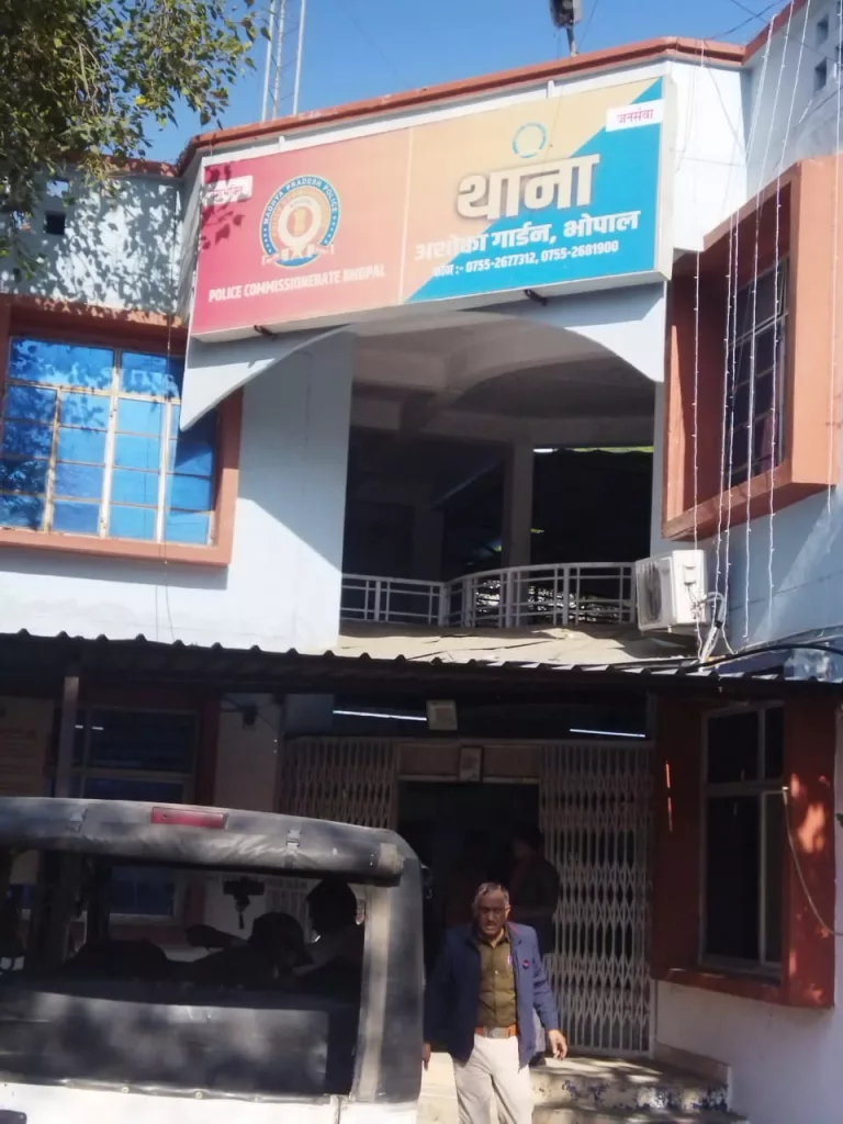 थाना अशोका गार्डन पुलिस ने 24 घंटे में लेपटाप चोर को किया गिरफ्तार | New India Times