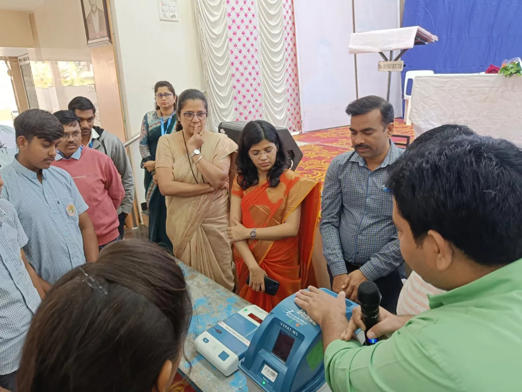 मतदाता पंजीकरण प्रक्रिया में शामिल बीएलओ का हुआ सम्मान, EVM और VVPAT के डेमो से किया गया प्रबोधन, लोकसभा चुनाव 2024 के लिए 12 फ़रवरी से लागू हो सकती है आचार संहिता 2 मतदाता पंजीकरण प्रक्रिया में शामिल बीएलओ का हुआ सम्मान, EVM और VVPAT के डेमो से किया गया प्रबोधन, लोकसभा चुनाव 2024 के लिए 12 फ़रवरी से लागू हो सकती है आचार संहिता | New India Times