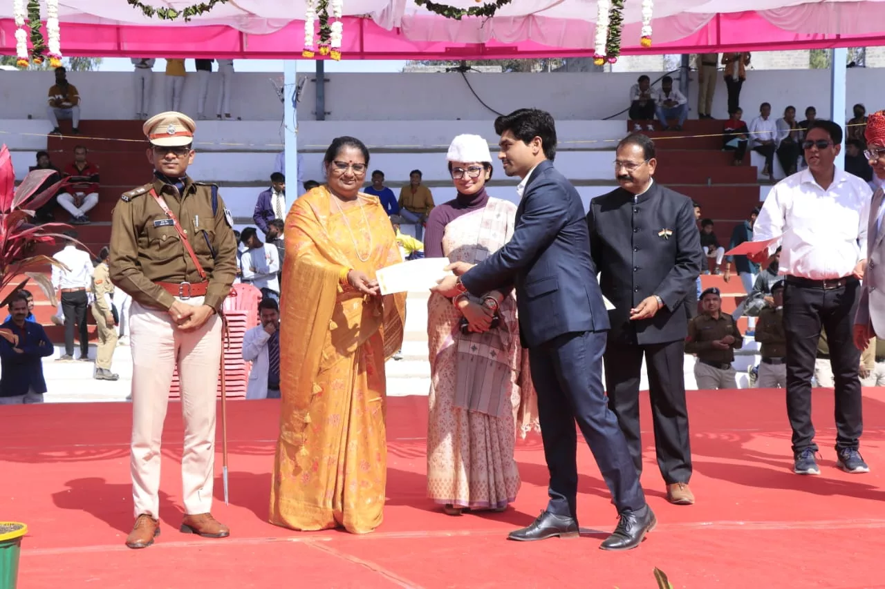 कैबिनेट मंत्री सुश्री निर्मला भूरिया ने 75वें गणतंत्र दिवस समारोह के अवसर पर किया गया ध्वजारोहण | New India Times