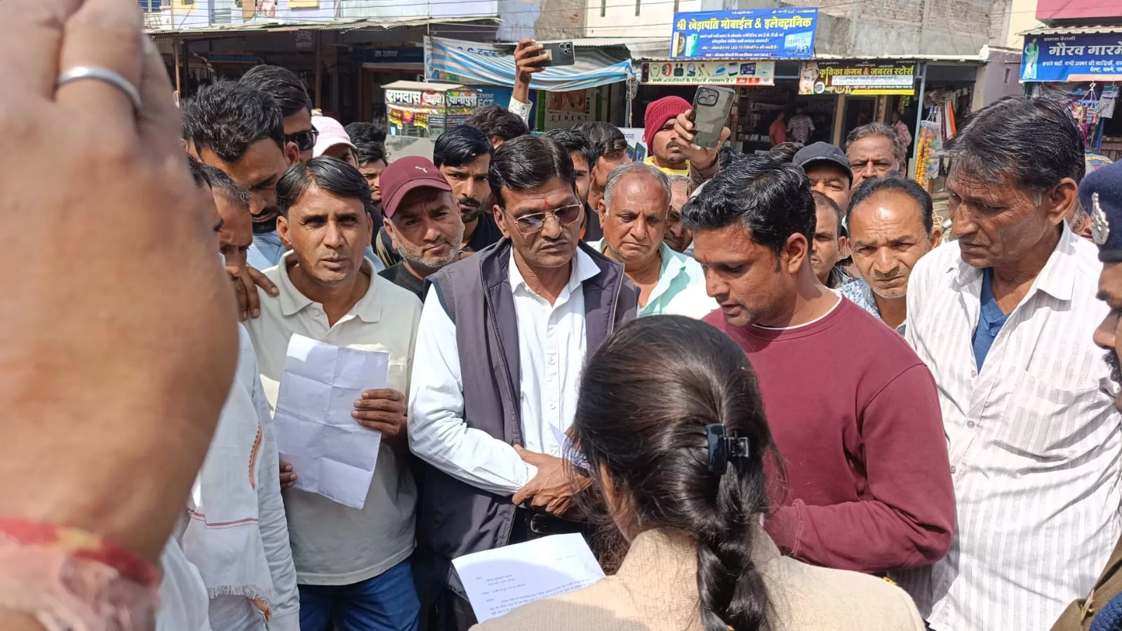 किसानों की फसलों को बर्बाद करने वाले घोडारोज नाम के जंगली पशु से निजात पाने लिए मुख्यमंत्री महोदय के नाम सौंपा गया ज्ञापन | New India Times