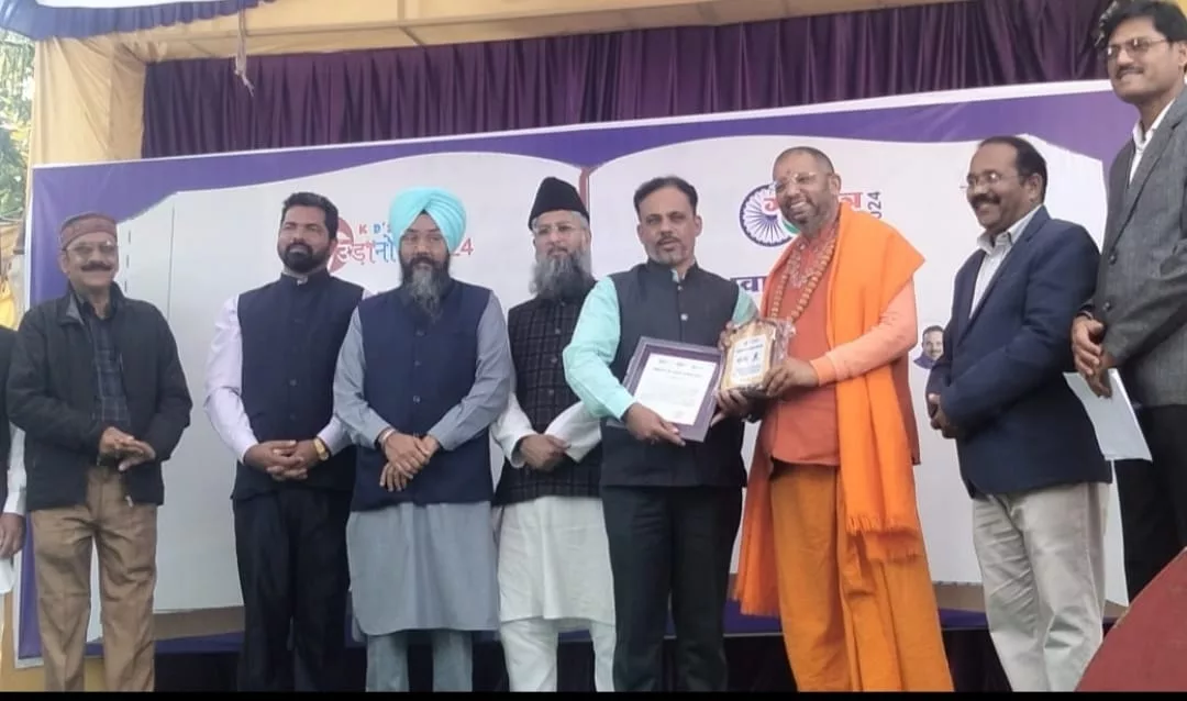 धर्म गुरुओं के दस्ते मुबारक से मुकीत ख़ान को नवाज़ा गया गणतंत्र के रक्षक एवार्ड से | New India Times