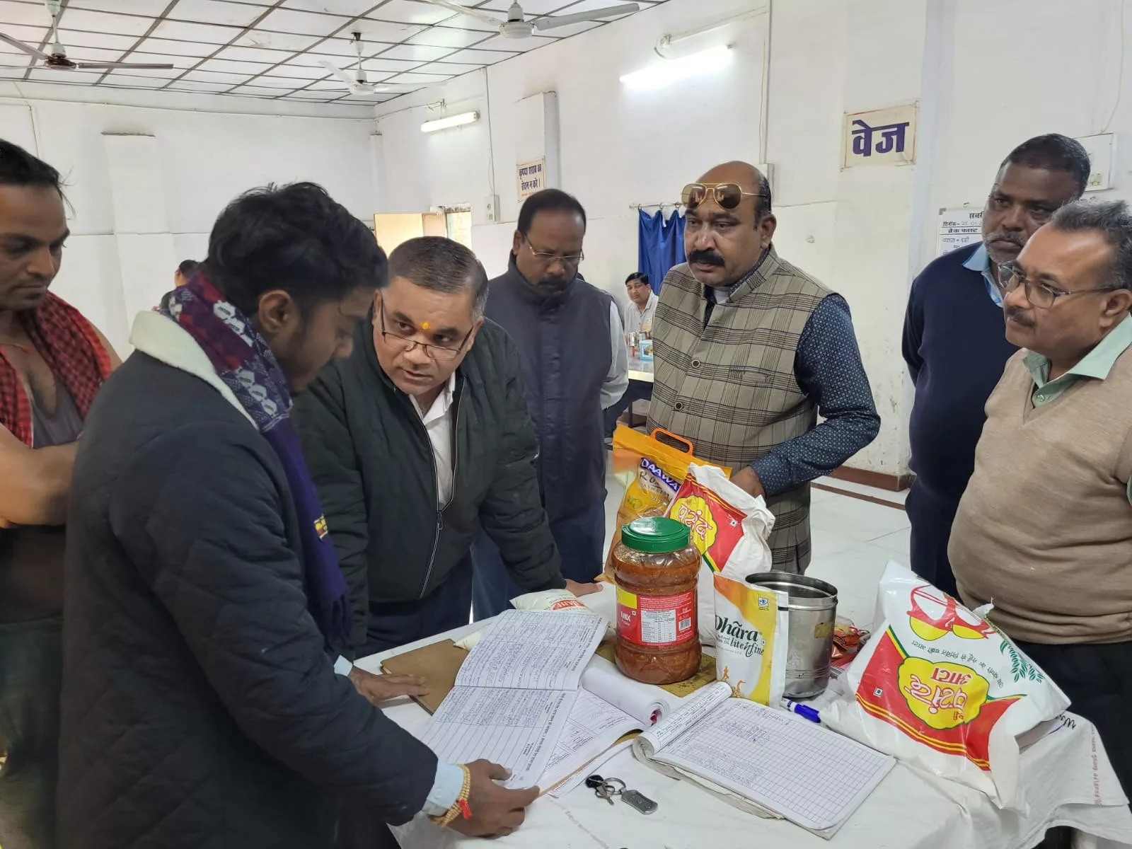 इटारसी टीटीई रेस्ट हाउस के व्यवस्थाओं का मंडल वाणिज्य प्रबंधक ने लिया जायज़ा | New India Times