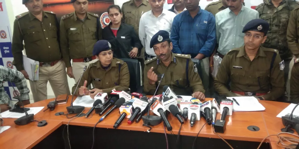 थाना कोहेफिजा पुलिस ने लूट के आरोपियों को गिरफ्तार कर मशरूका माल किया बरामद 2 थाना कोहेफिजा पुलिस ने लूट के आरोपियों को गिरफ्तार कर मशरूका माल किया बरामद | New India Times