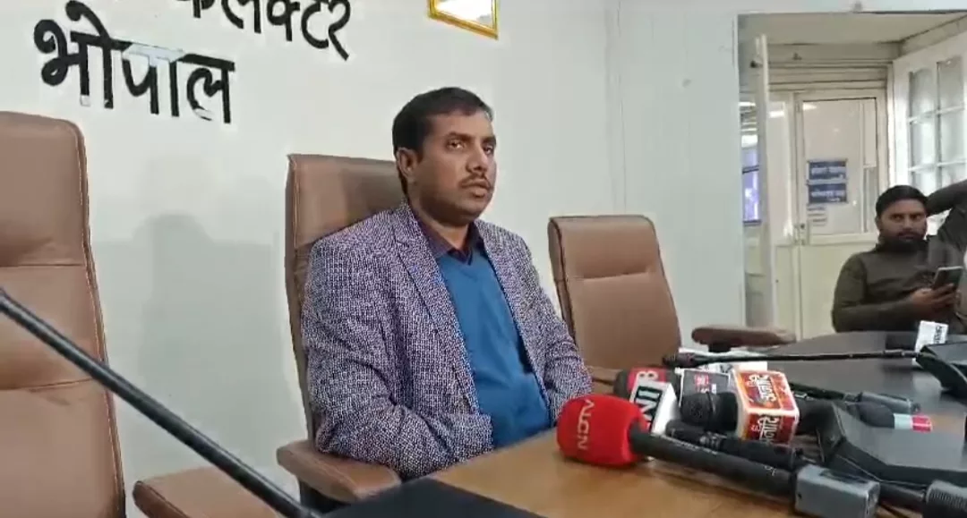 कुत्तों के हमले में मासूम की मौत का मामला: कार्यवाही में किसी भी तरह से कोई बाधा डालेगा उस पर कार्रवाई की जाएगी: कलेक्टर | New India Times