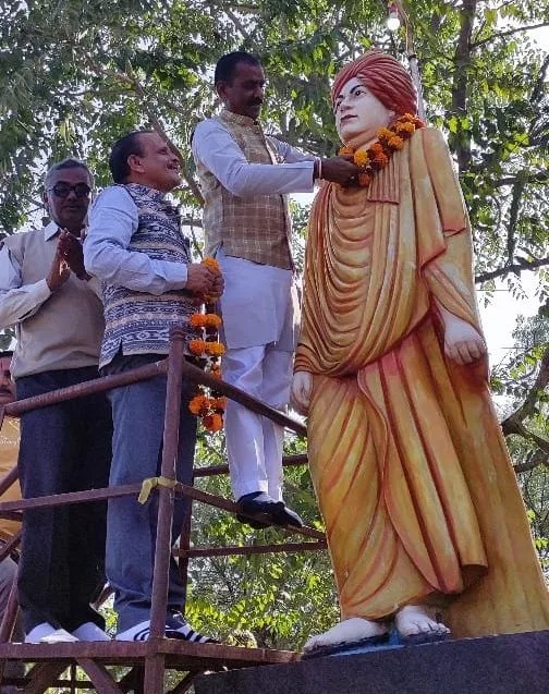 स्वामी विवेकानंद जी की जयंती मनाई गई बड़े धूमधाम के साथ 2 स्वामी विवेकानंद जी की जयंती मनाई गई बड़े धूमधाम के साथ | New India Times
