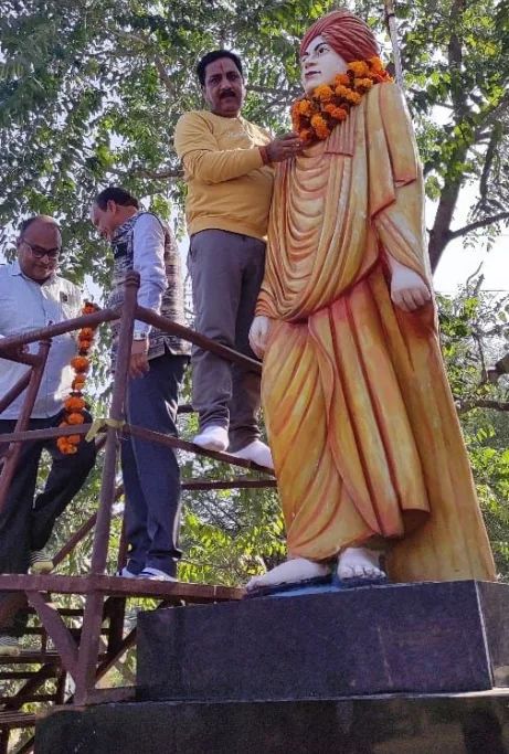 स्वामी विवेकानंद जी की जयंती मनाई गई बड़े धूमधाम के साथ 3 स्वामी विवेकानंद जी की जयंती मनाई गई बड़े धूमधाम के साथ | New India Times