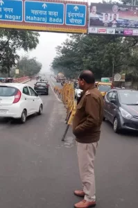 यातायात पुलिस ग्वालियर द्वारा स्कूली बस ऑटो/वेन को किया गया चेक एवं बिना हेलमेट के दो पहिया वाहन चालकों एवं बिना सीट बेल्ट के चार पहिया वाहन चालकों पर की चालानी कार्यवाही | New India Times