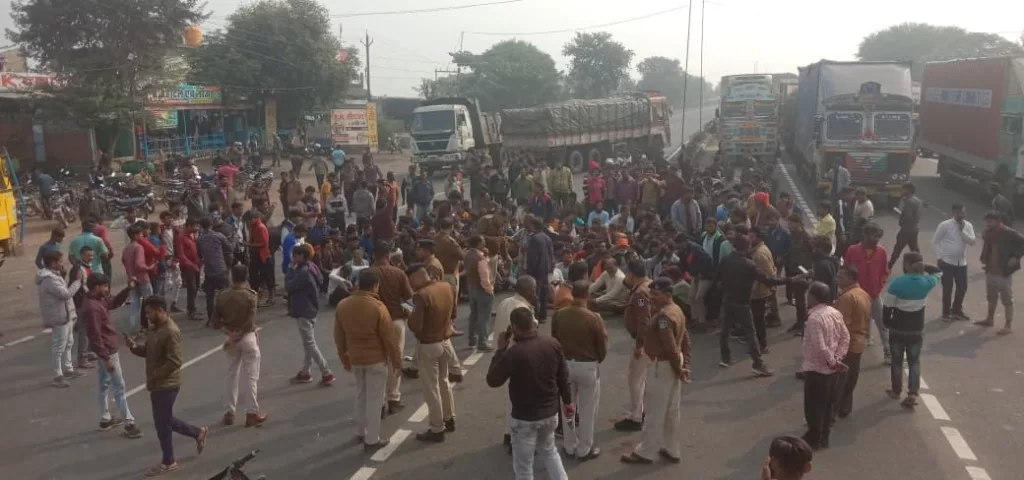 हिट एन्ड रन मामले में नये कानून के विरोध में ड्रायवर संघ ने एनएच 44 पर लगाया जाम | New India Times