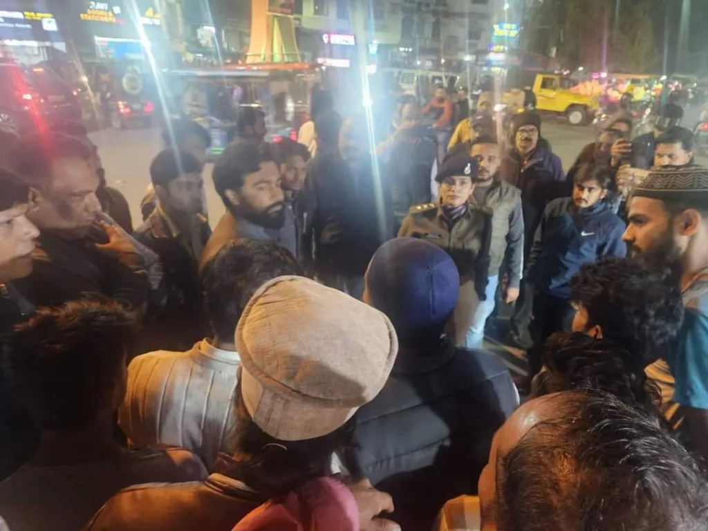 राजधानी भोपाल में अब रात 11 बजे के बाद नहीं खुलेंगी दुकानें, निर्देश का पालन ना करने पर<br>प्रशासन द्वारा दुकान को किया जाएगा सील | New India Times