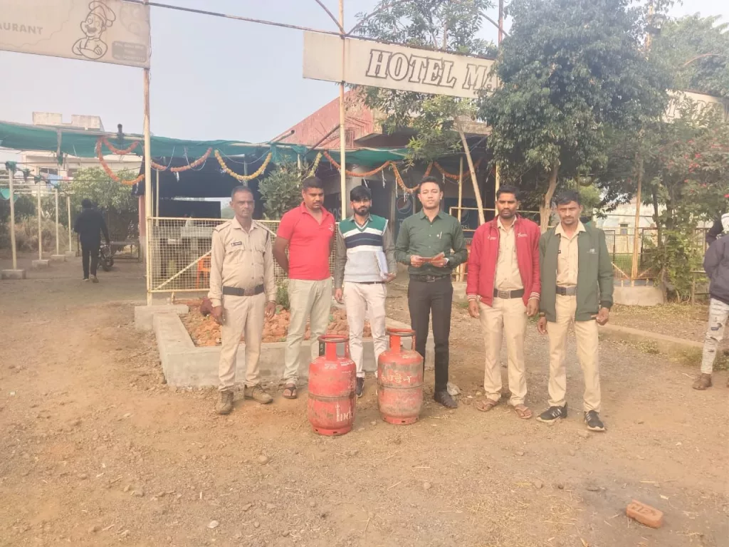 खाद्य एवं राजस्व विभाग के संयुक्त दल द्वारा व्यावसायिक प्रतिष्ठान, होटल, रेस्टोरेंट, ढाबों का किया गया आकस्मिक निरीक्षण | New India Times