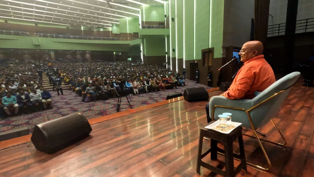 मेक्रो विज़न एकेडमी बुरहानपुर में प्रवेश हेतु देशभर से आए हज़ारों अभिभावक | New India Times