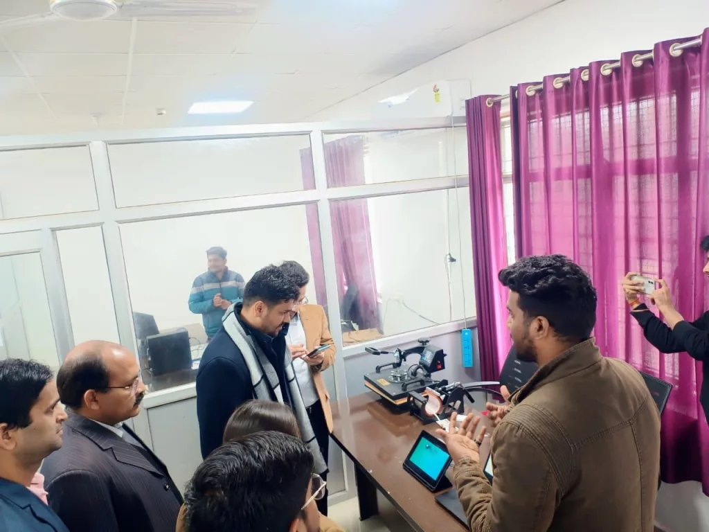 बिजनेस मॉडल मज़बूत करो: डीएम | New India Times