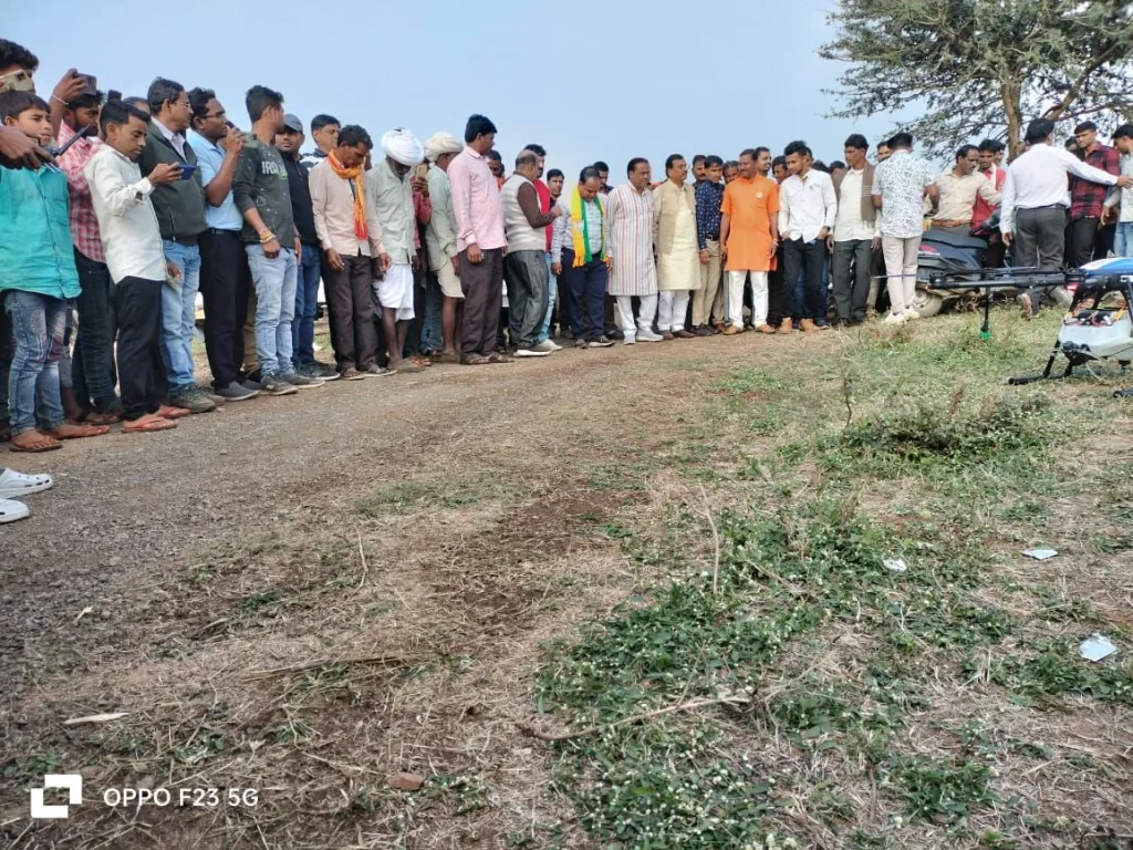 उन्नत तकनीक ड्रोन प्रदर्शन एवं नैनो यूरिया का ड्रोन के माध्यम से नैनो यूरिया का छिड़काव प्रदर्शन | New India Times